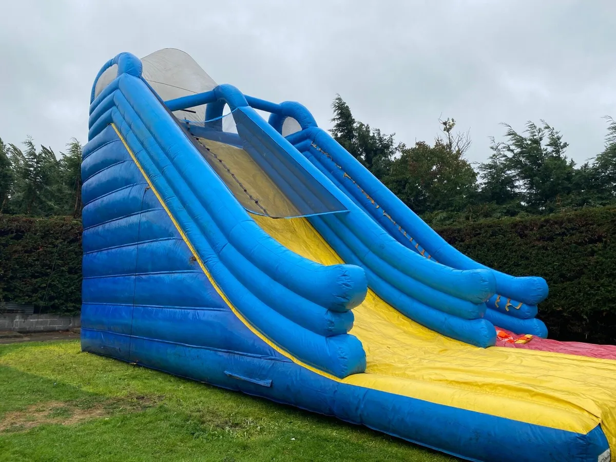 Big bouncy castle slide - Image 1