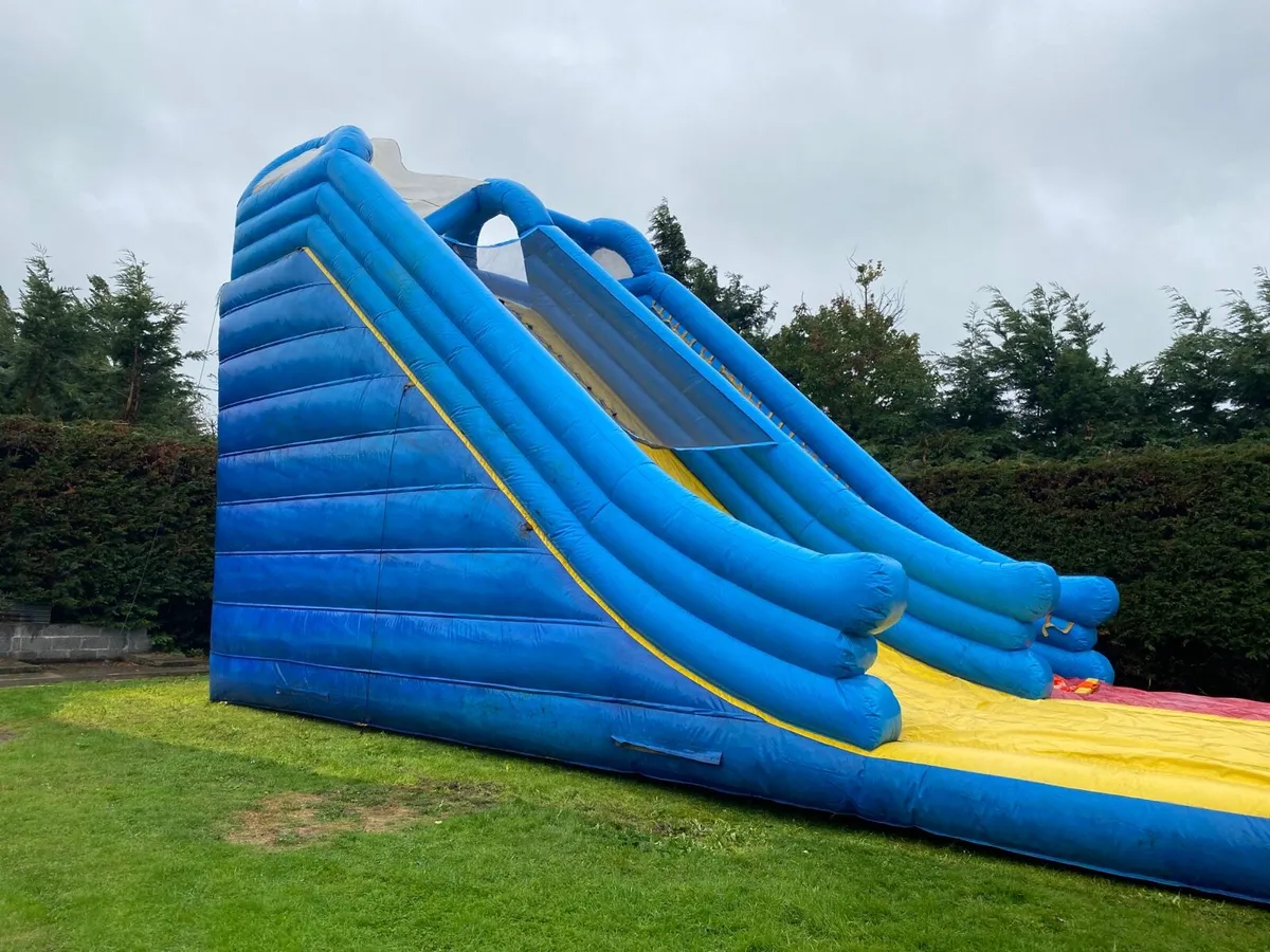 Big bouncy castle slide - Image 3