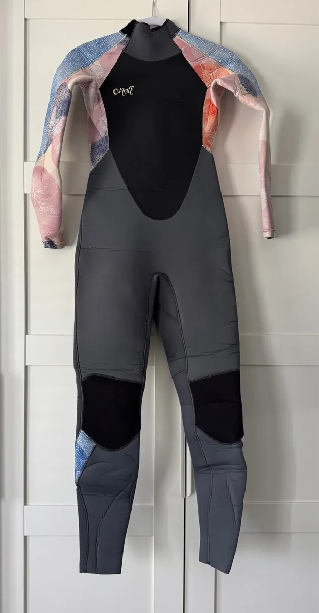 O’Neills women, 4/3mm back zip full wetsuit - Image 1