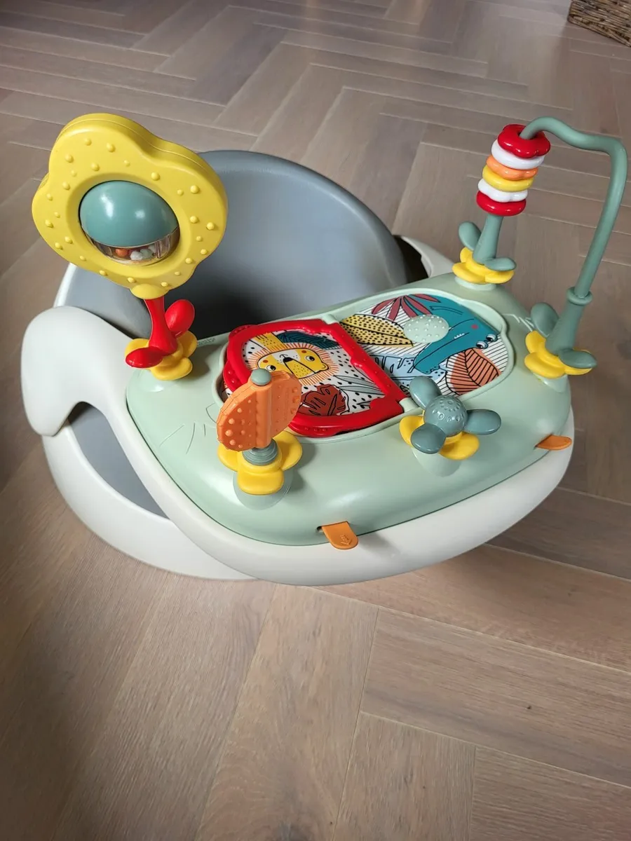 Mama and Papas baby seat