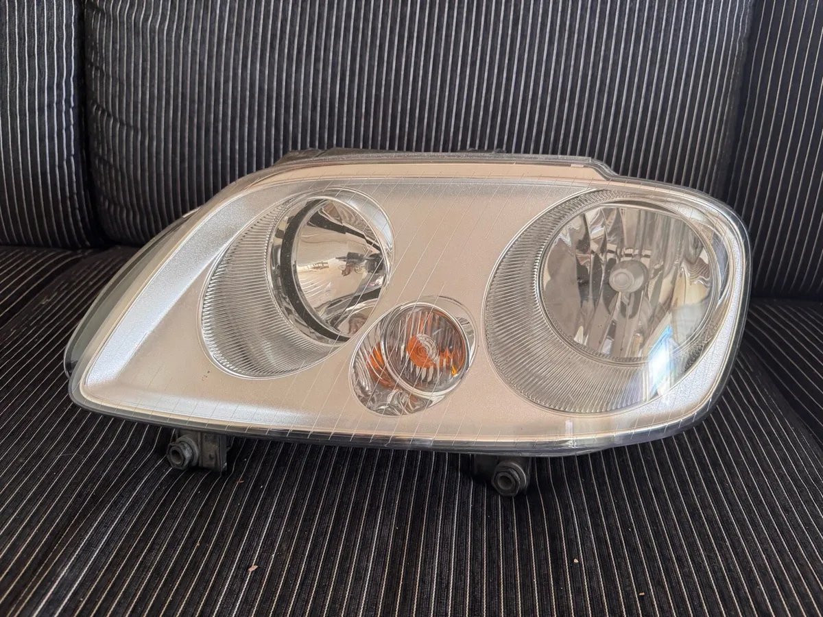 Car lamp new volkswagen caddy 2004-2010 - Image 1