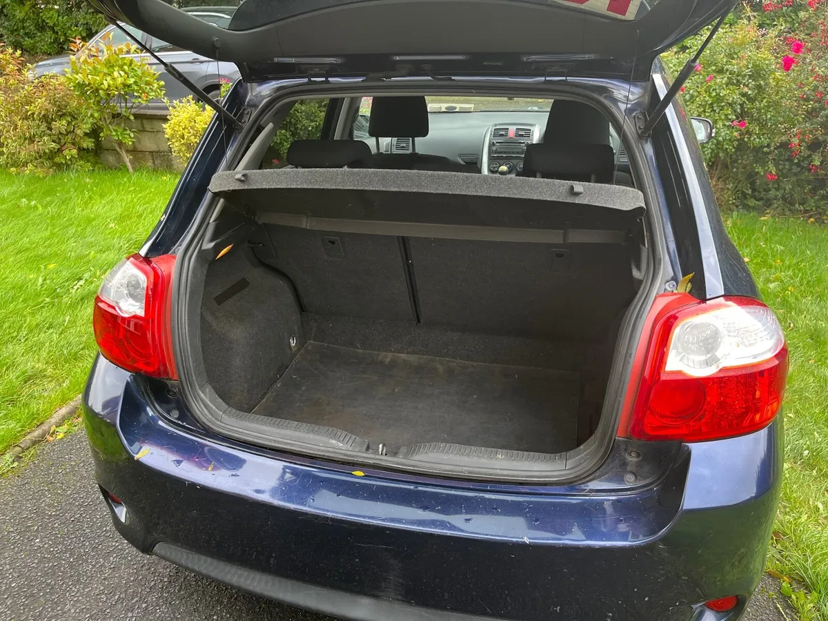 Toyota Auris 2011 - Image 4