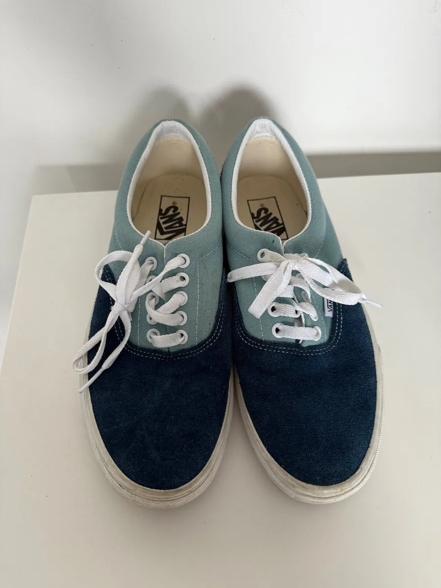 Vans - Image 1