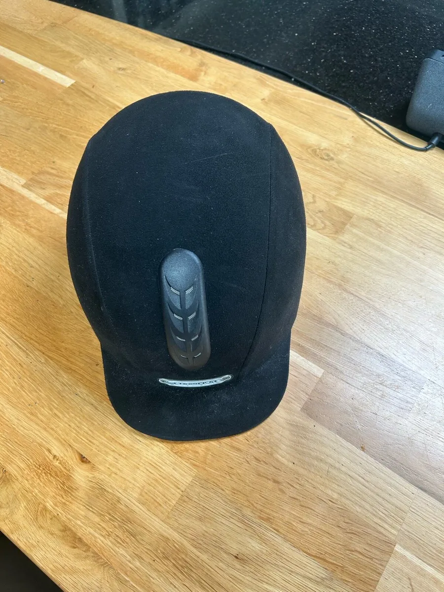 Horse riding helmet - Image 1