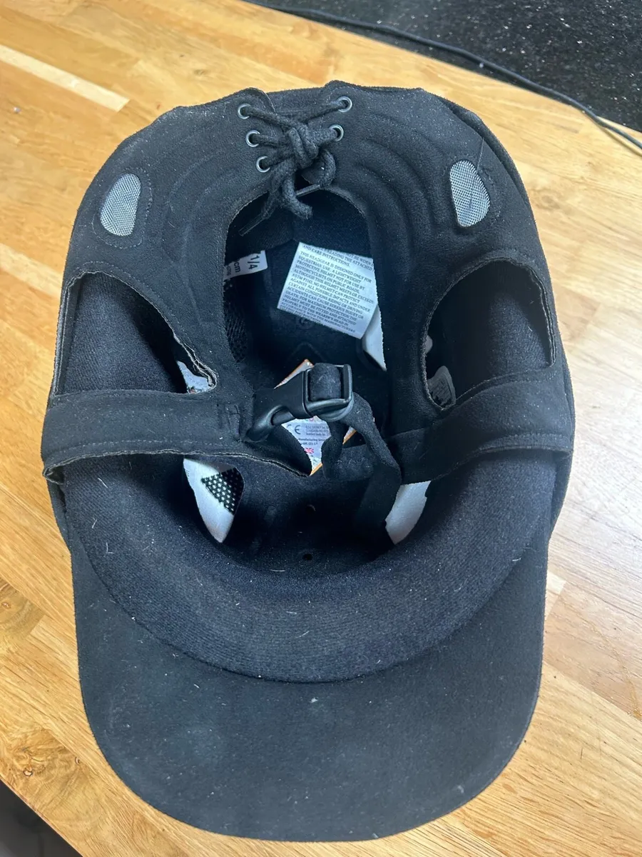 Horse riding helmet - Image 2