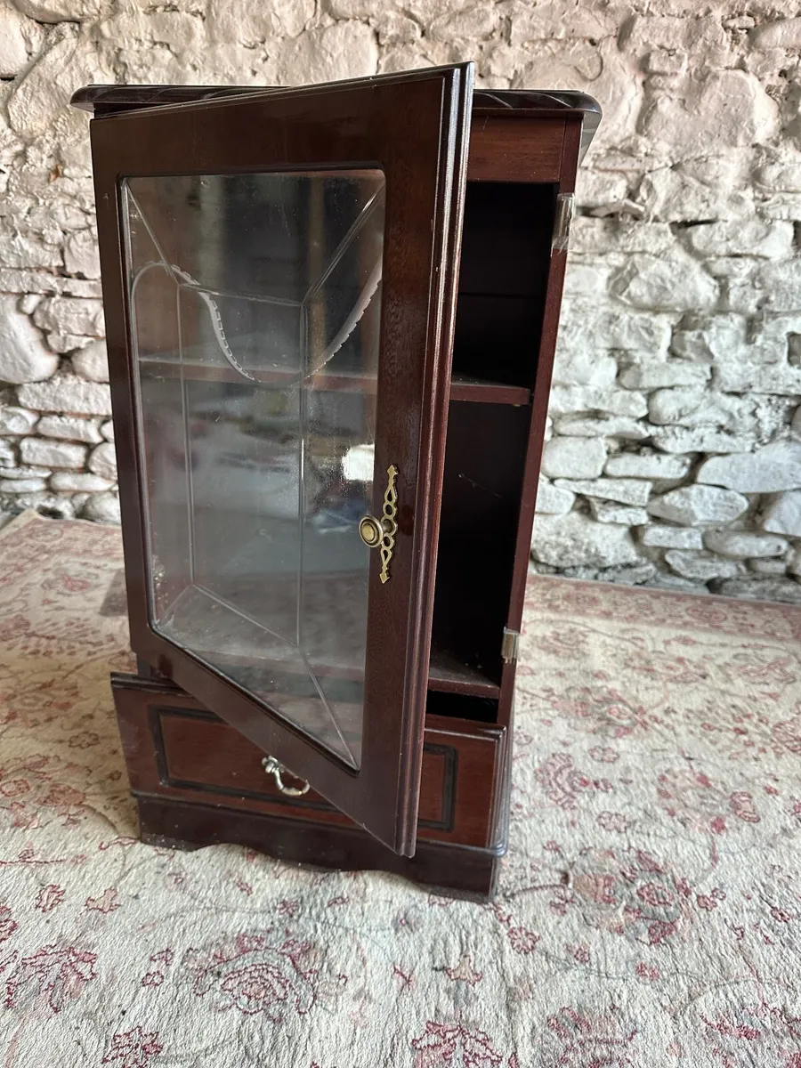 Cabinet - Image 1