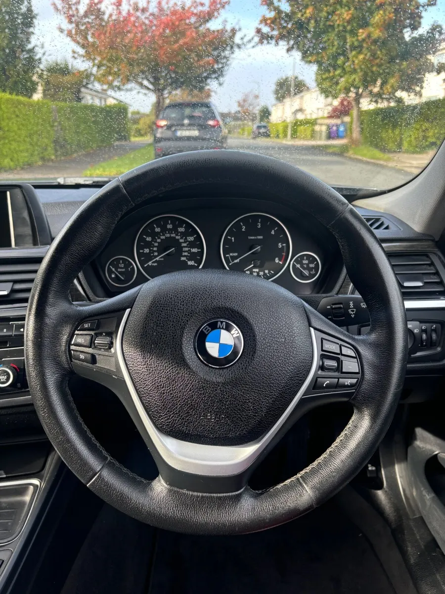 BMW 3-Series 2013 - Image 2