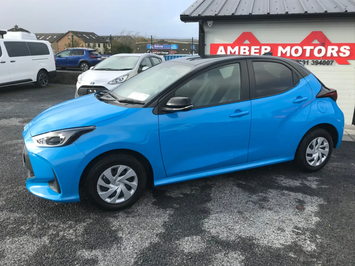 2023 TOYOTA YARIS PETROL 5 DOOR BLUE AUTOMATIC - Image 2