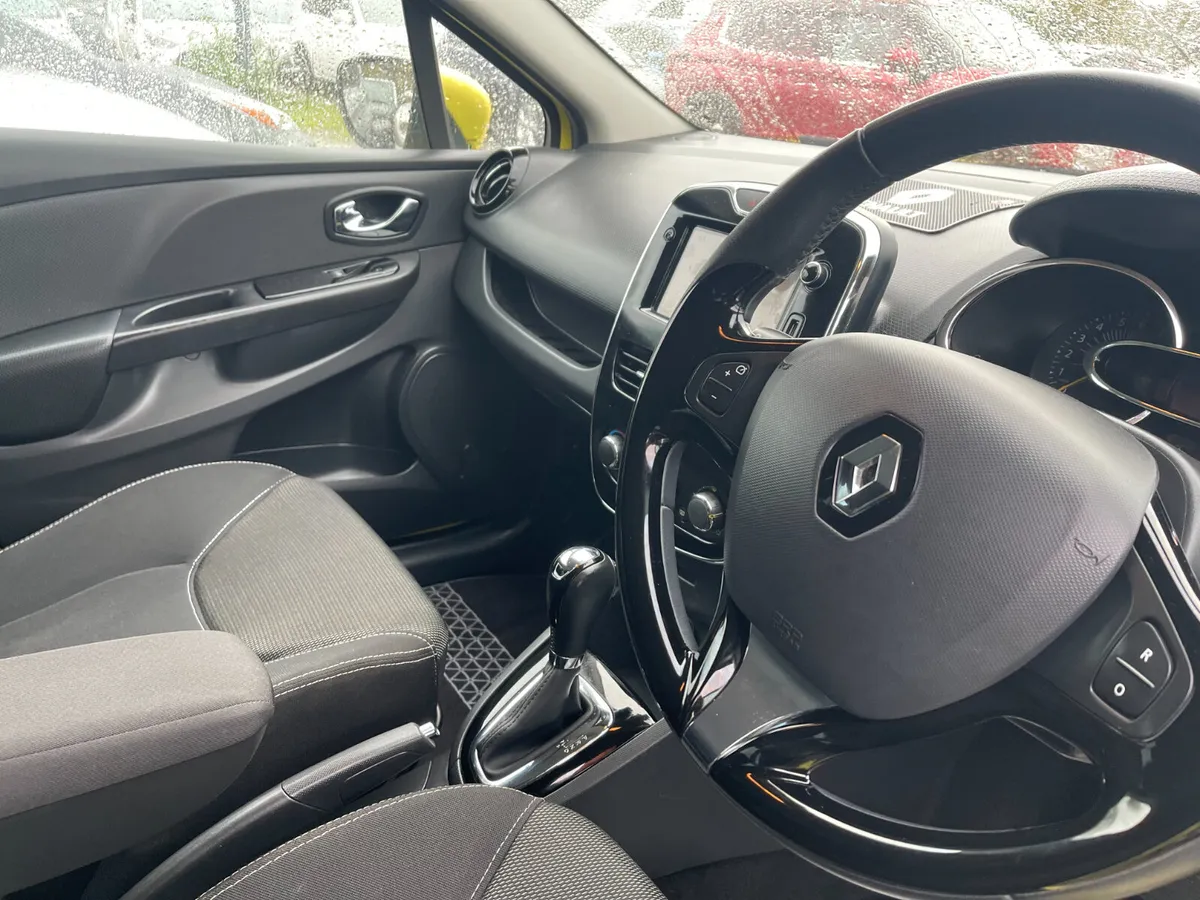 141 Renault Clio 1.2 Automatic 5dr Model - Image 4