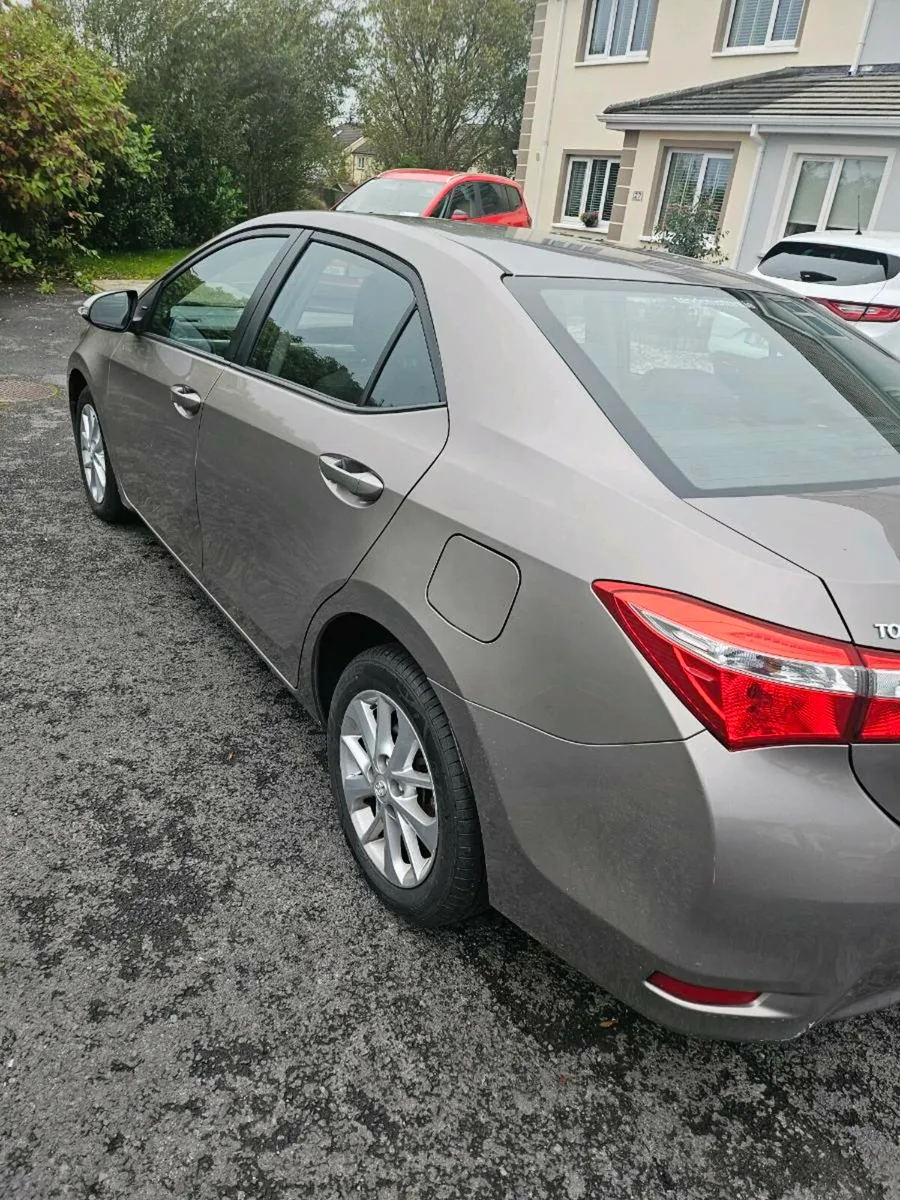 Toyota corolla - Image 4