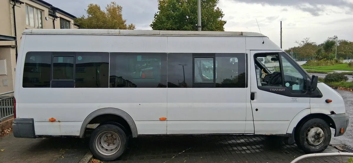 FORD TRANSIT MINIBUS **5 MONTHS TAX** - Image 1