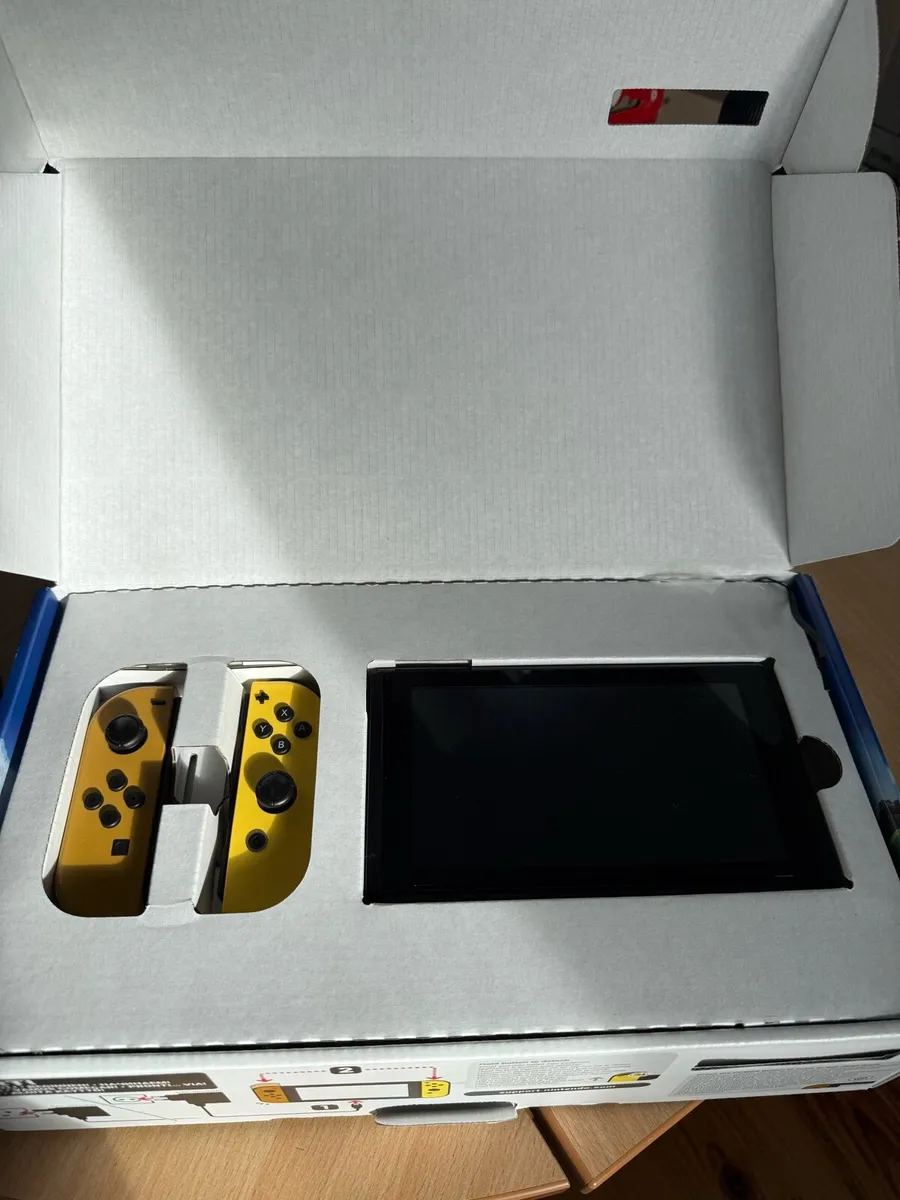 Nintendo Switch Let’s Go Pikachu Limited Edition - Image 3