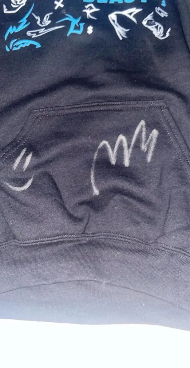 Signed mr beast hoodie size kids XL - Image 2