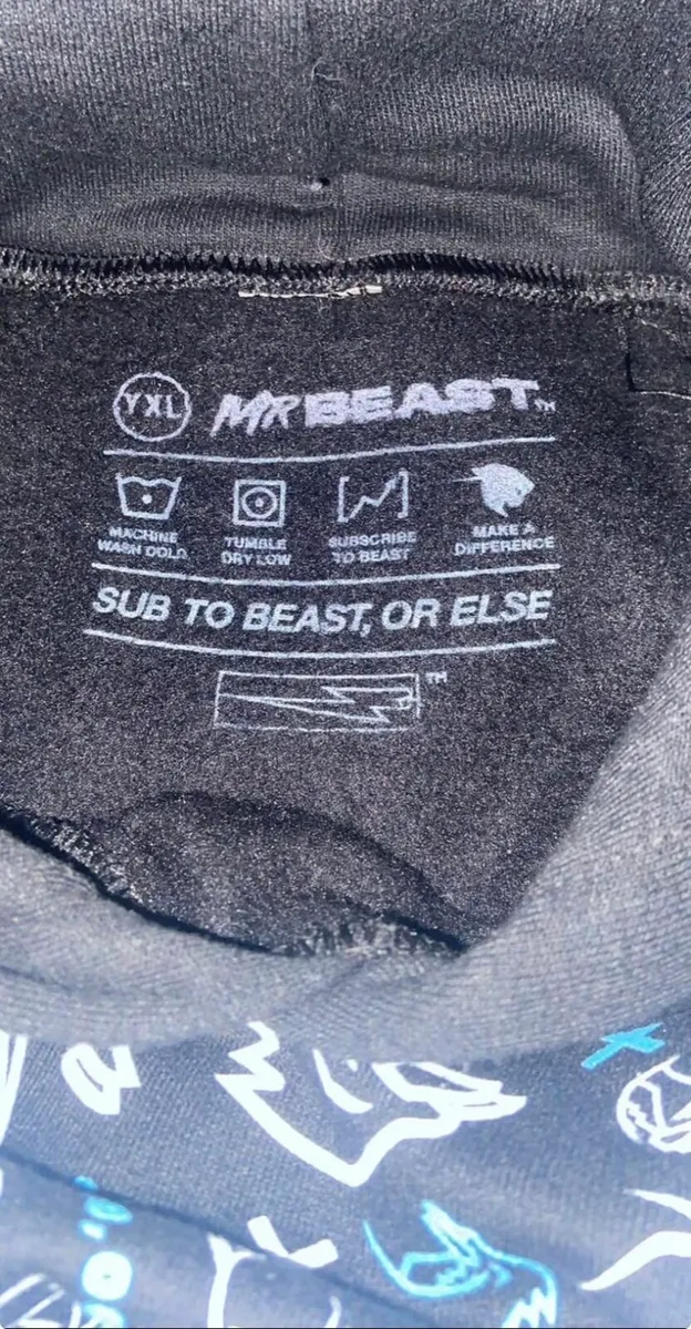 Signed mr beast hoodie size kids XL - Image 3
