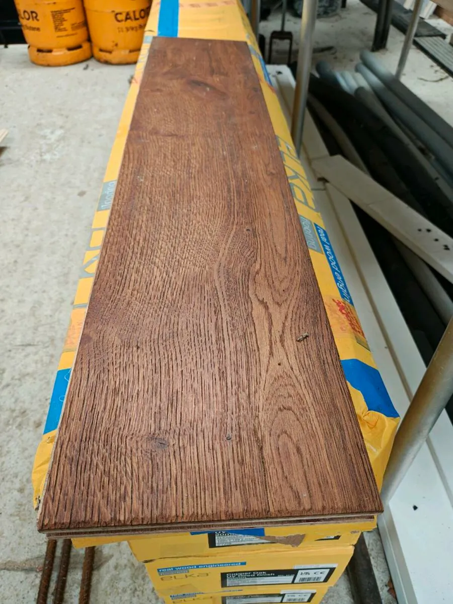 Oak flooring - Image 1