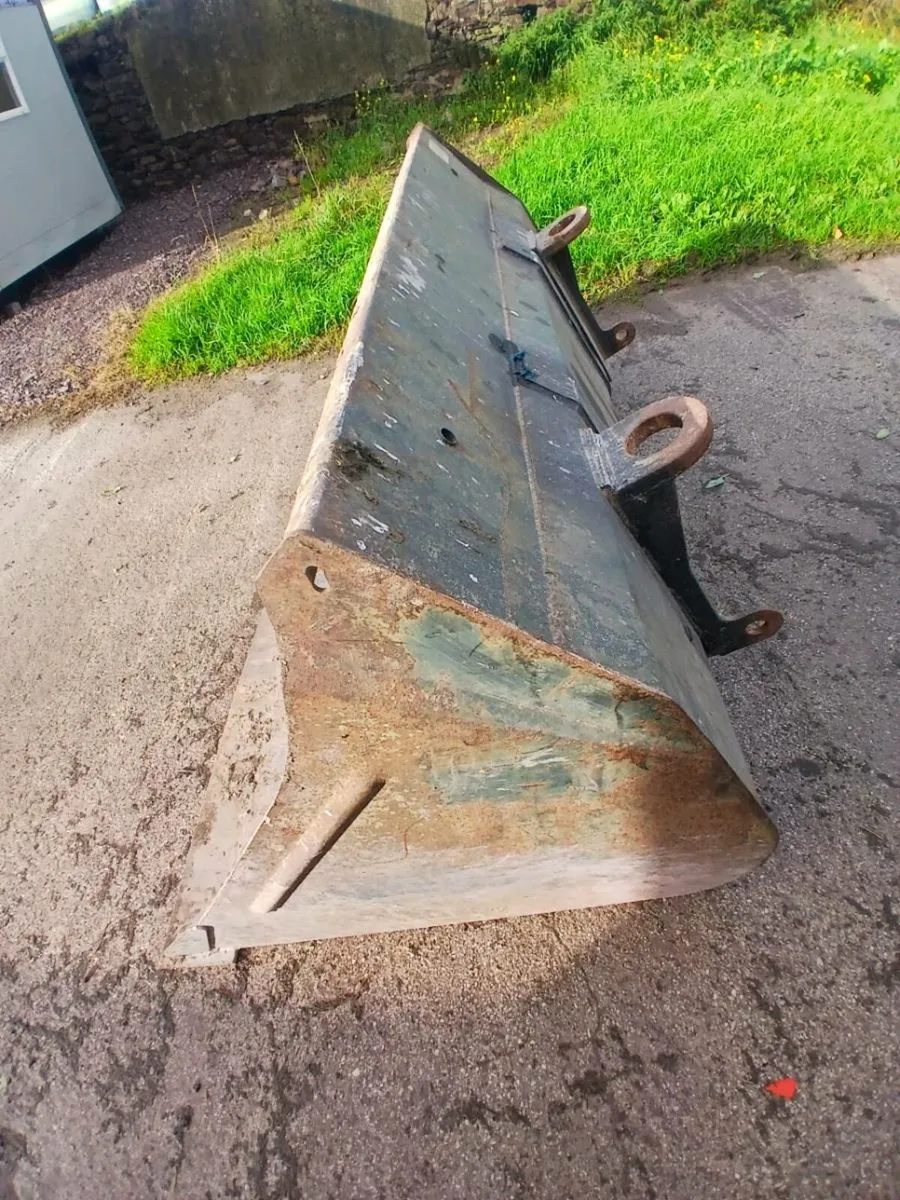 Telehandler bucket - Image 2