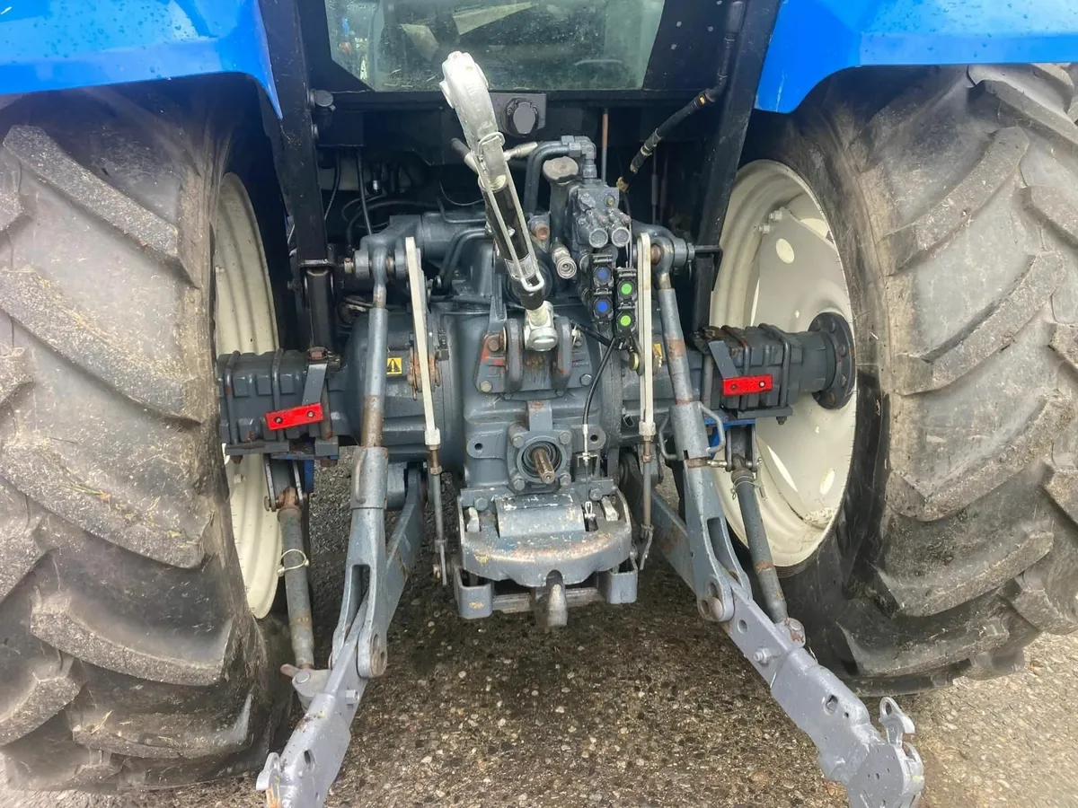 New Holland TS100 - Image 3