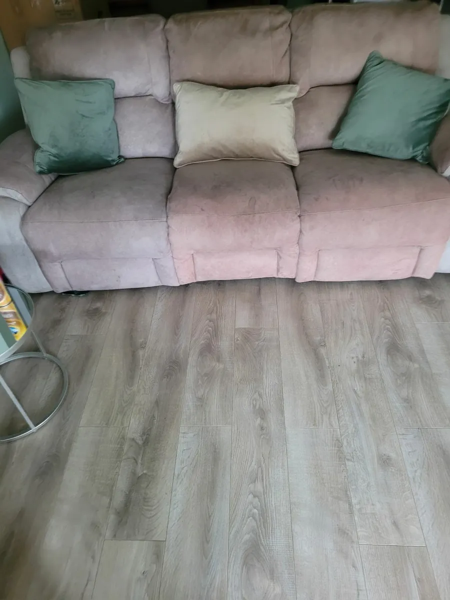 2× tan leather arm chairs 1× 3 seater - Image 1