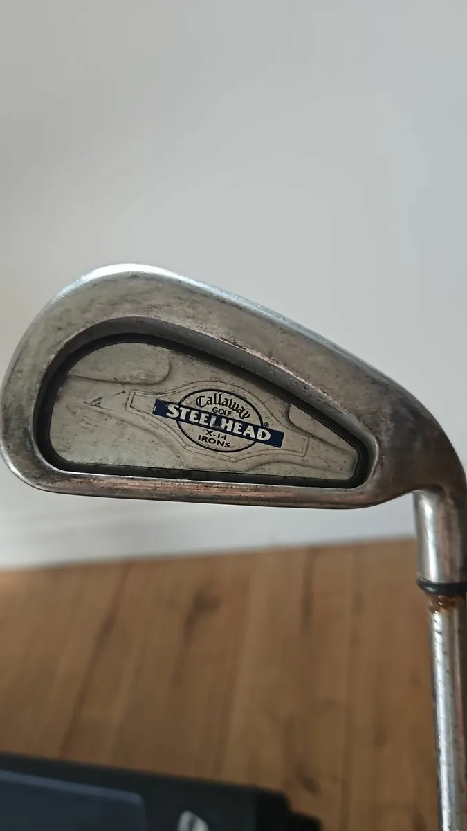 Full set Callaway x14 irons. Right handed - Image 2