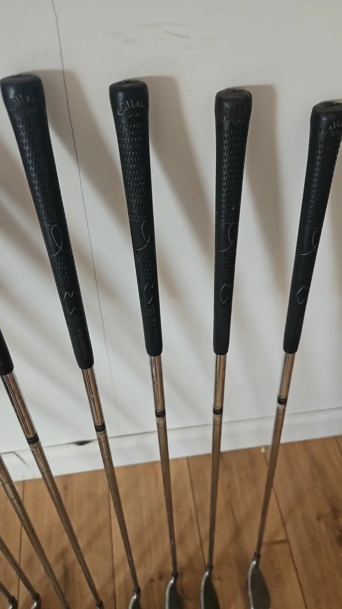 Full set Callaway x14 irons. Right handed - Image 3
