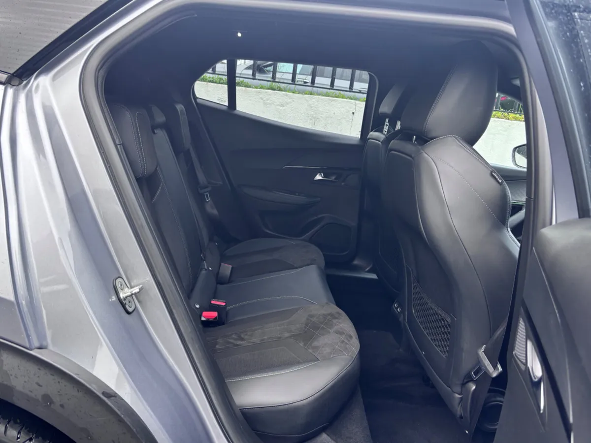 Peugeot 2008 GT PREMIUM EV 5DR AUTO // 222 REG - Image 4