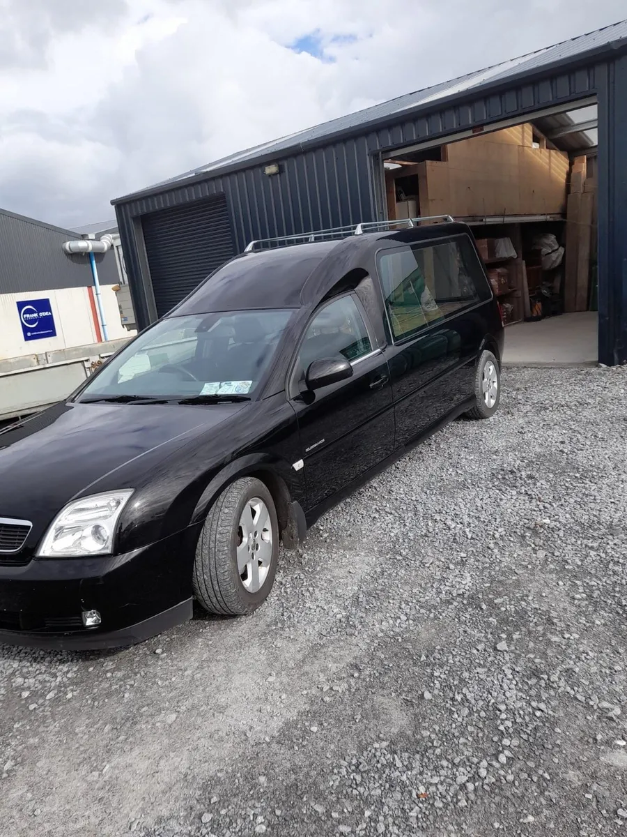 Vauxhall Vectra Hearse - Image 1
