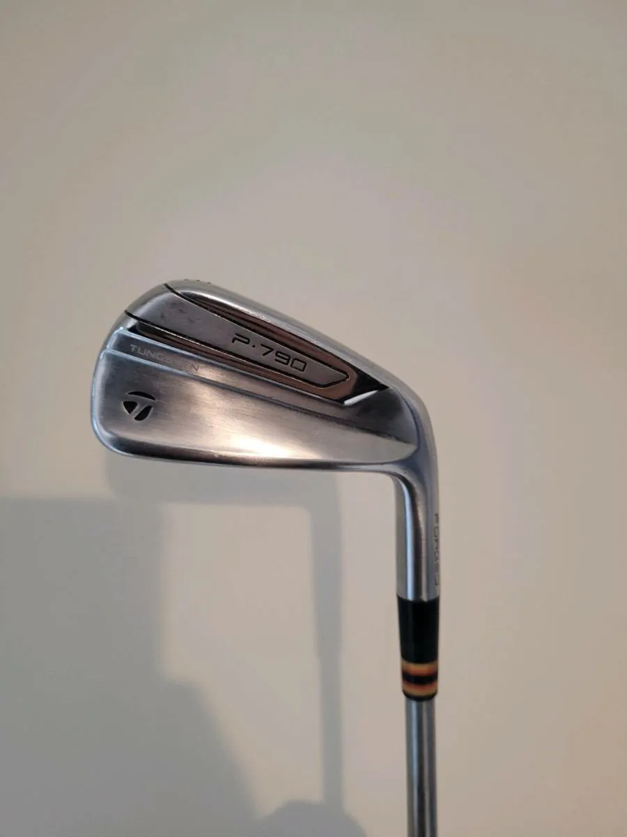 Golf club - Image 1