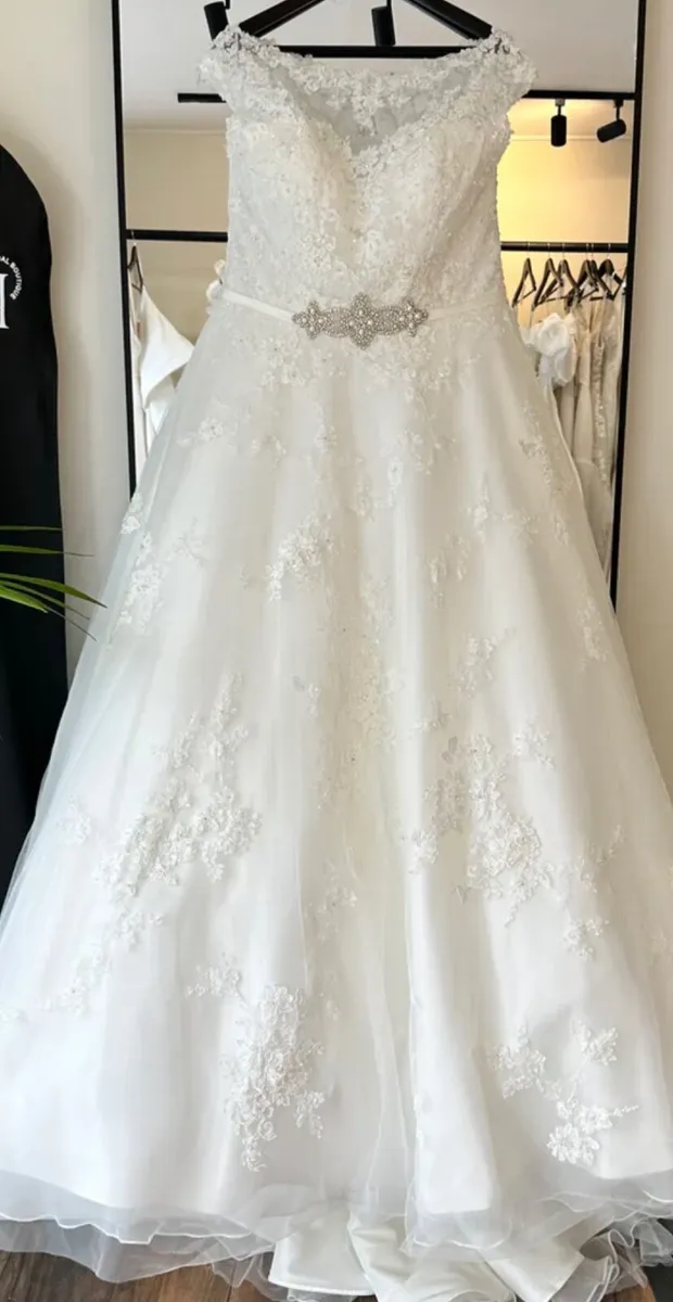 Wedding dress - Image 3