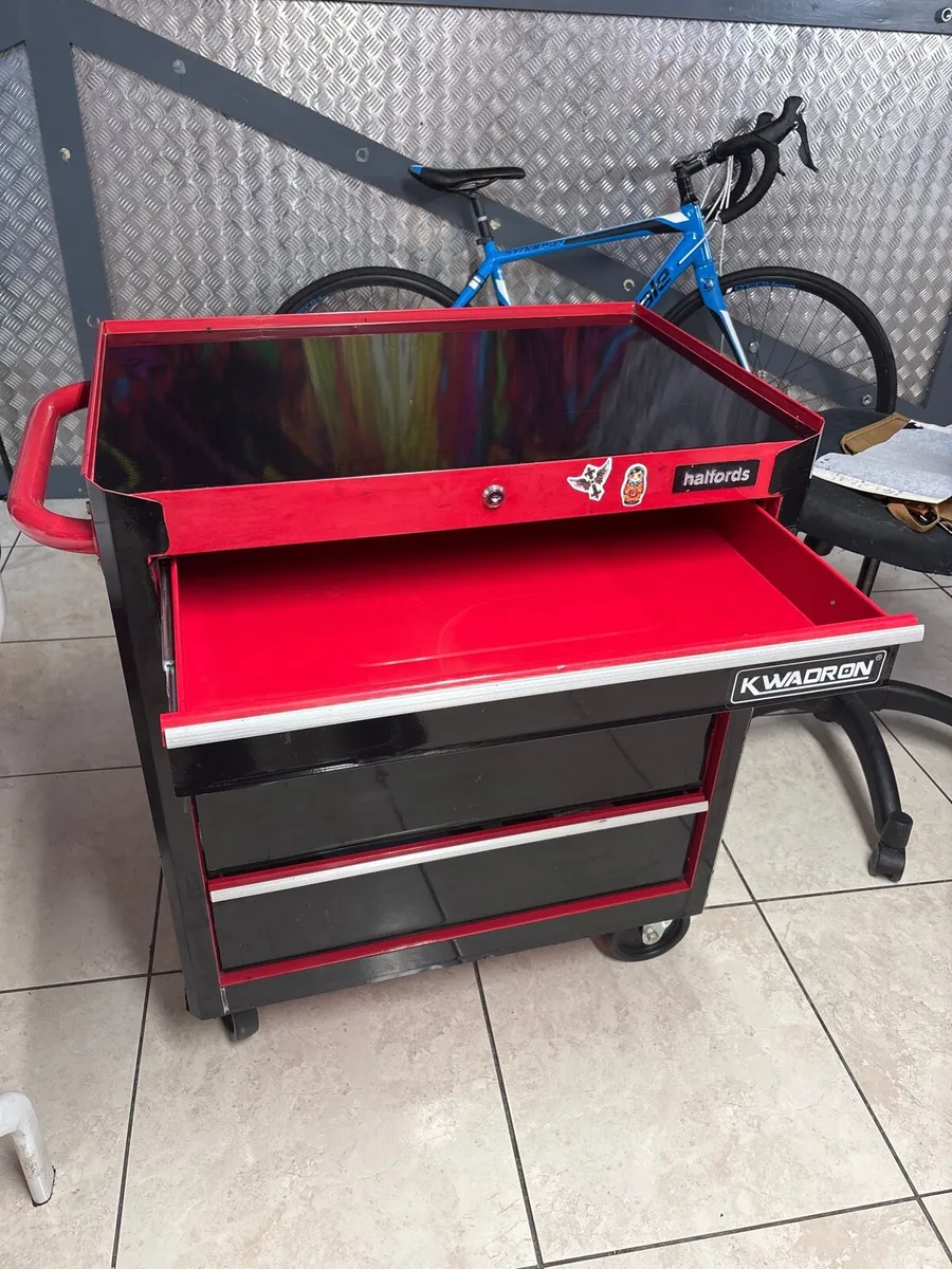 Tattoo Station/Mechanic Station - Image 4