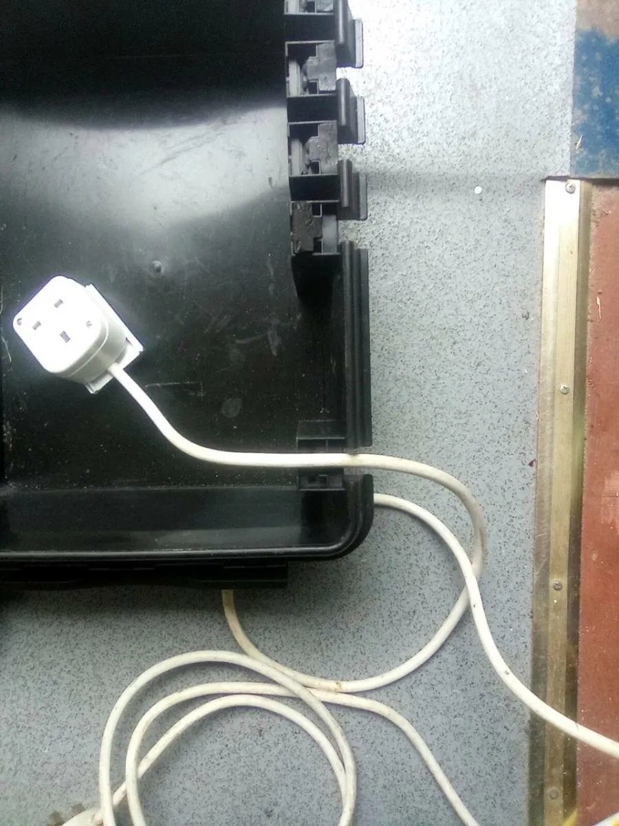 ELECTRICAL.  DRY. BOX AND.  10. FOOT. LEAD - Image 2
