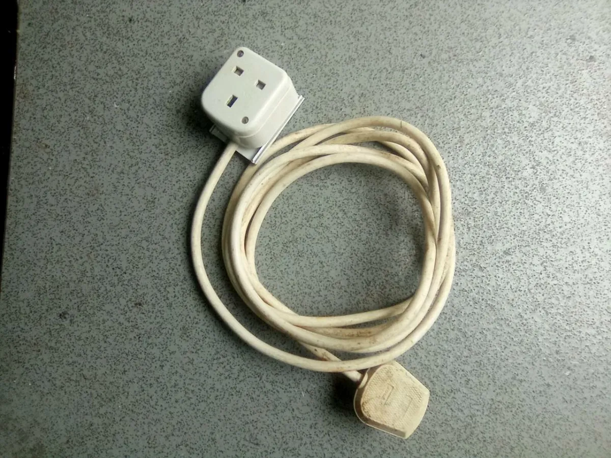 ELECTRICAL.  DRY. BOX AND.  10. FOOT. LEAD - Image 3