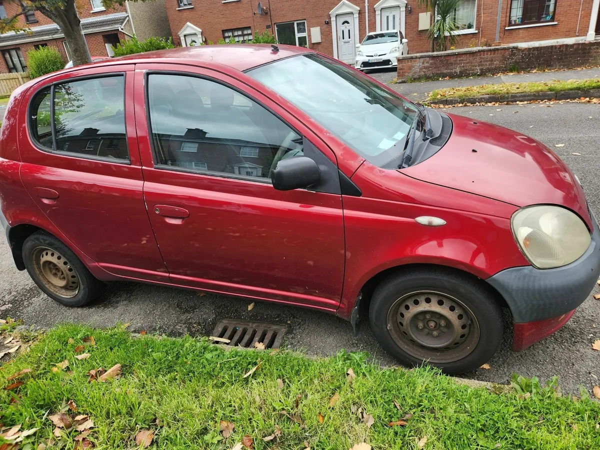 Toyota Yaris 2002 - Image 2