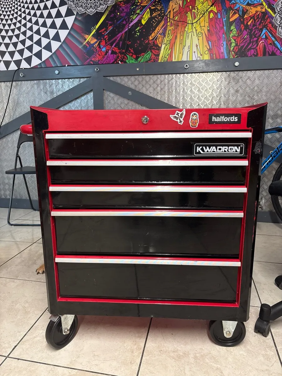 Tattoo Station/Mechanic Station - Image 1