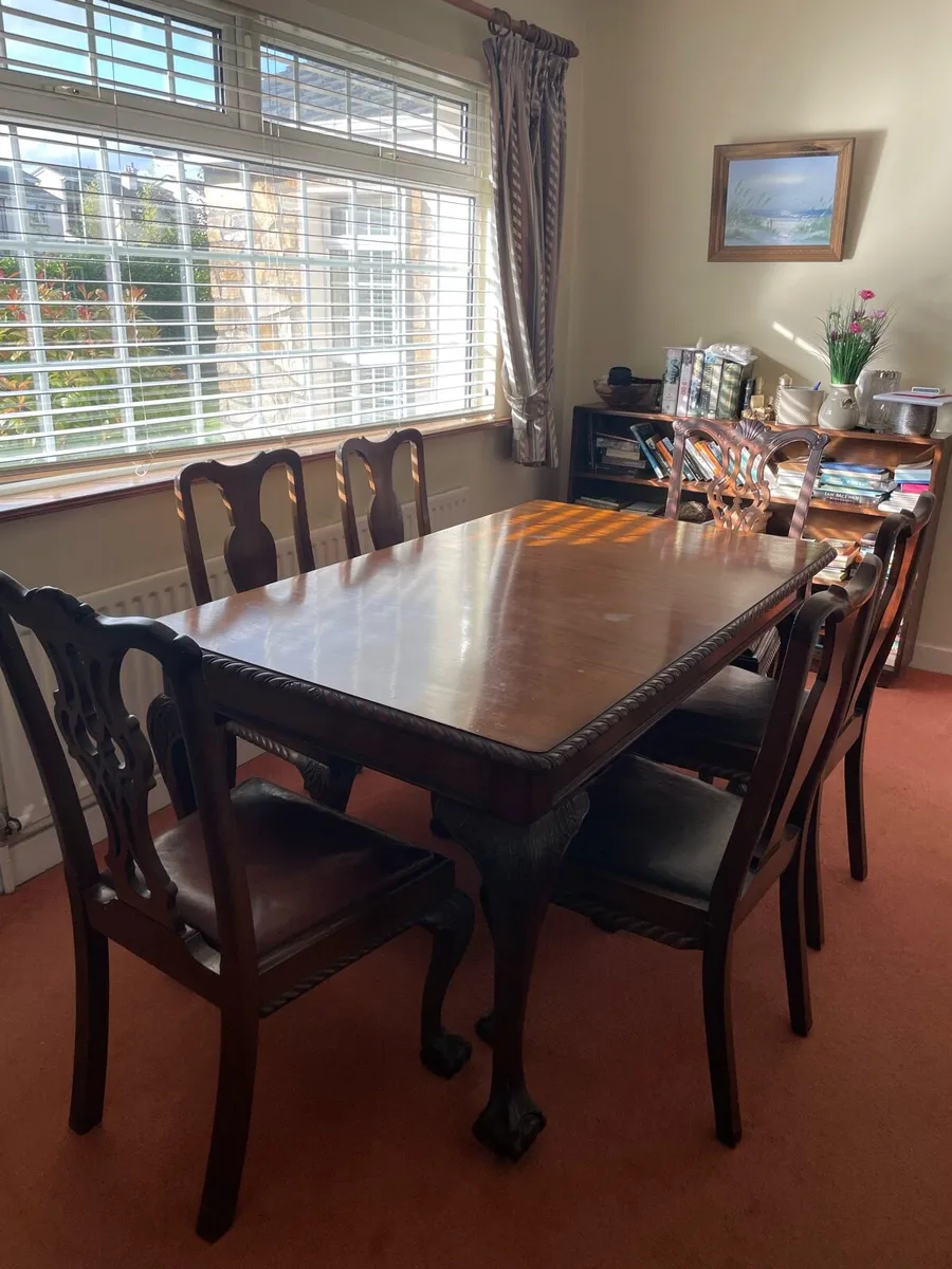 Dining table and 6 chairs - Image 1