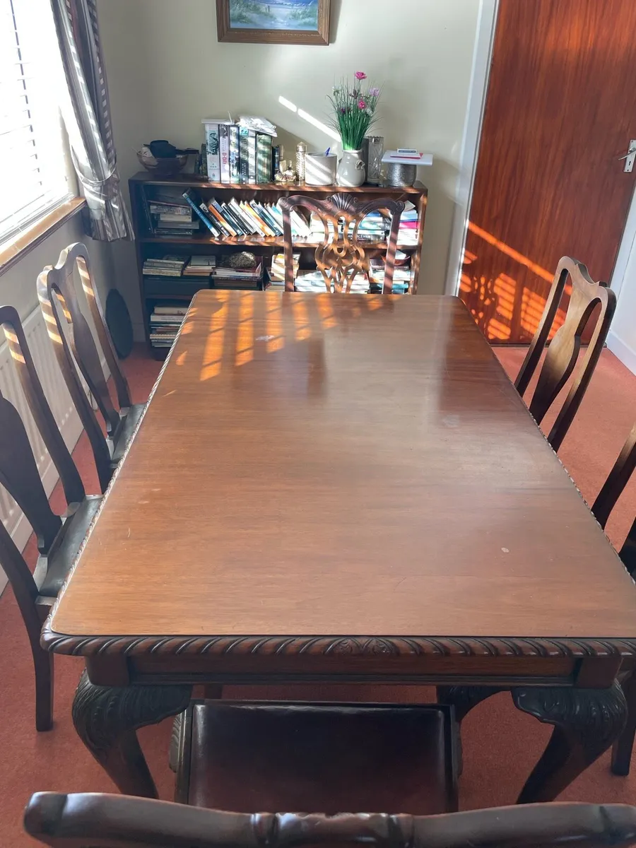 Dining table and 6 chairs - Image 2