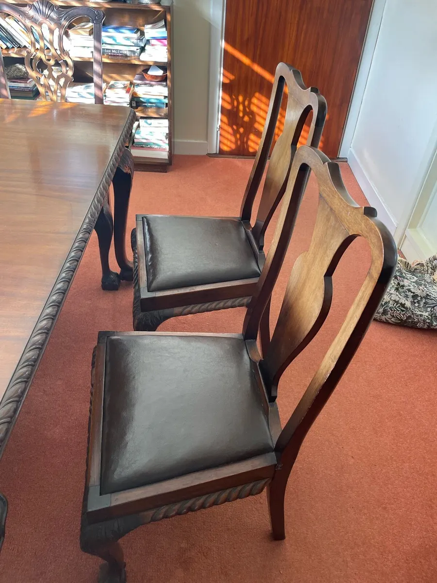 Dining table and 6 chairs - Image 4