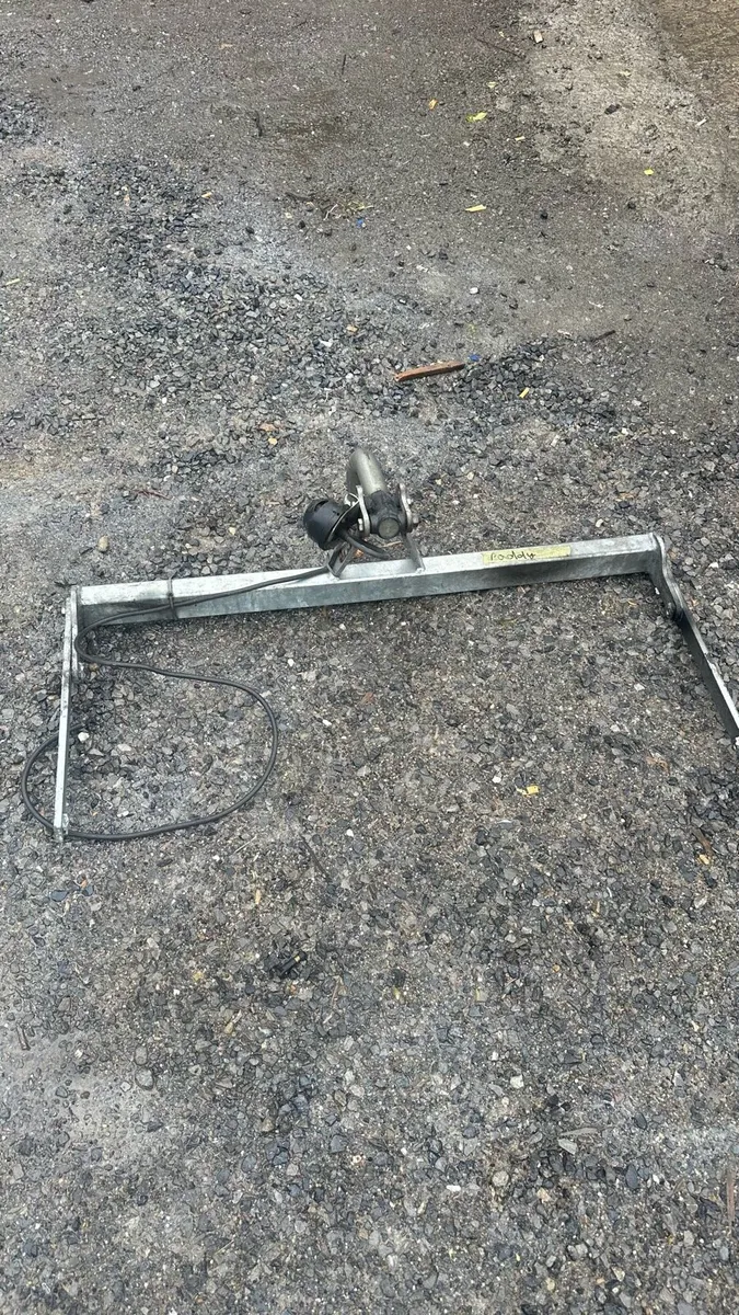 Tow bar complete with socket! - Image 3