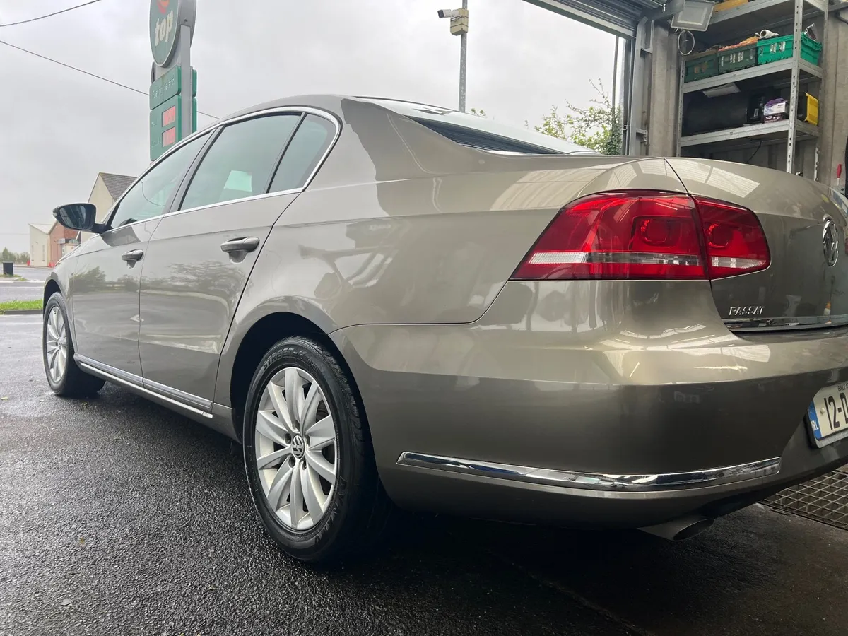 Volkswagen Passat 2012 - Image 3