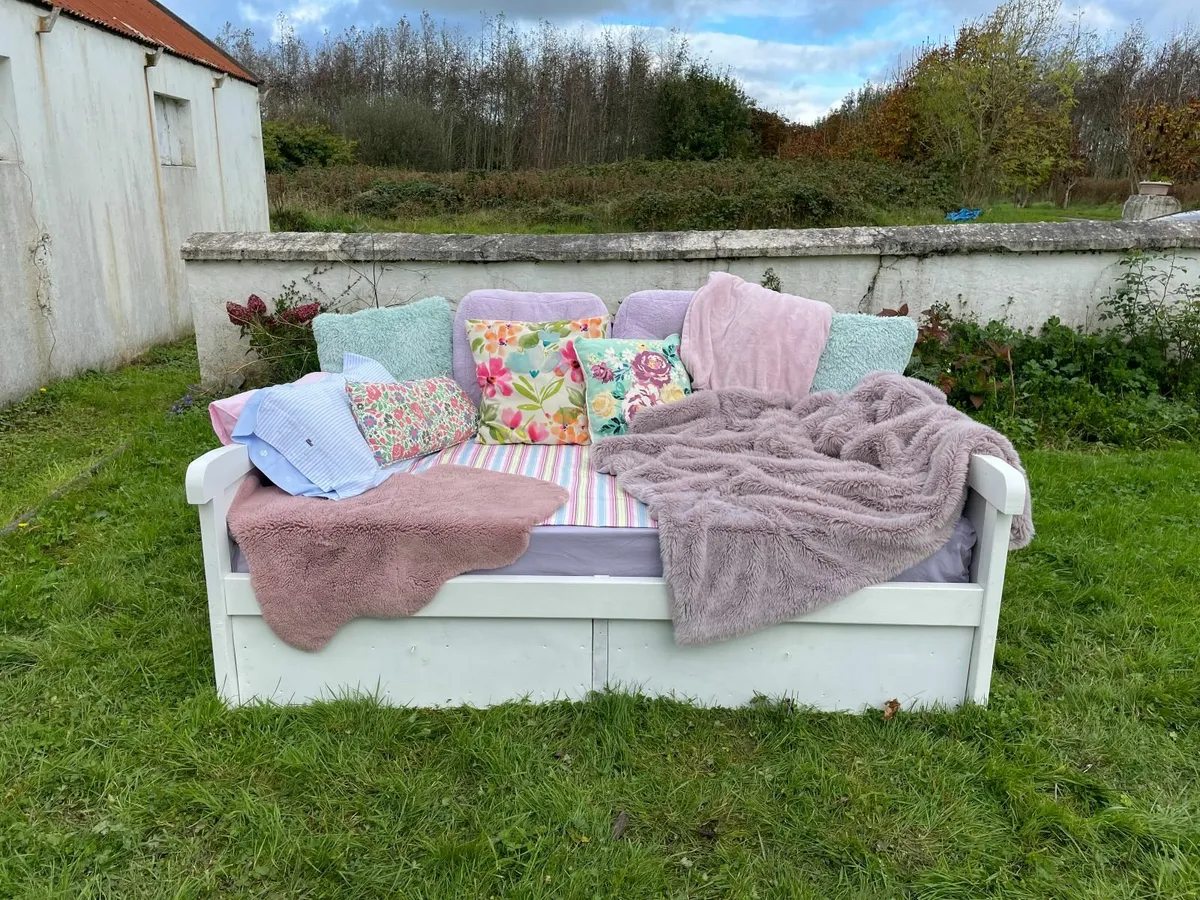 Daybed (4 foot custom made) - Image 1