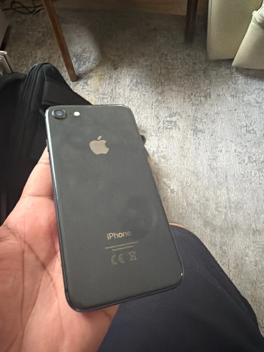 iPhone 8 64GB - Image 2