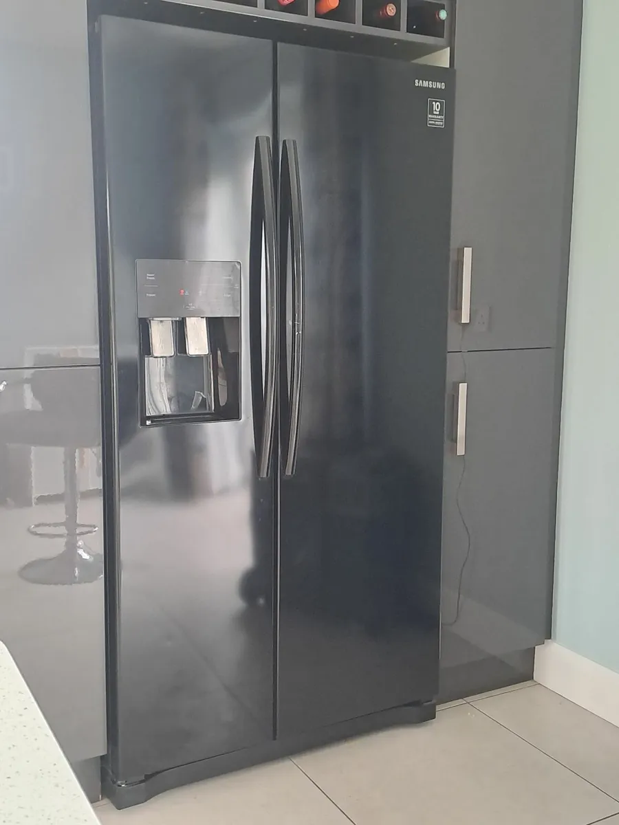 Samsung American Style Fridge Freezer - Image 1