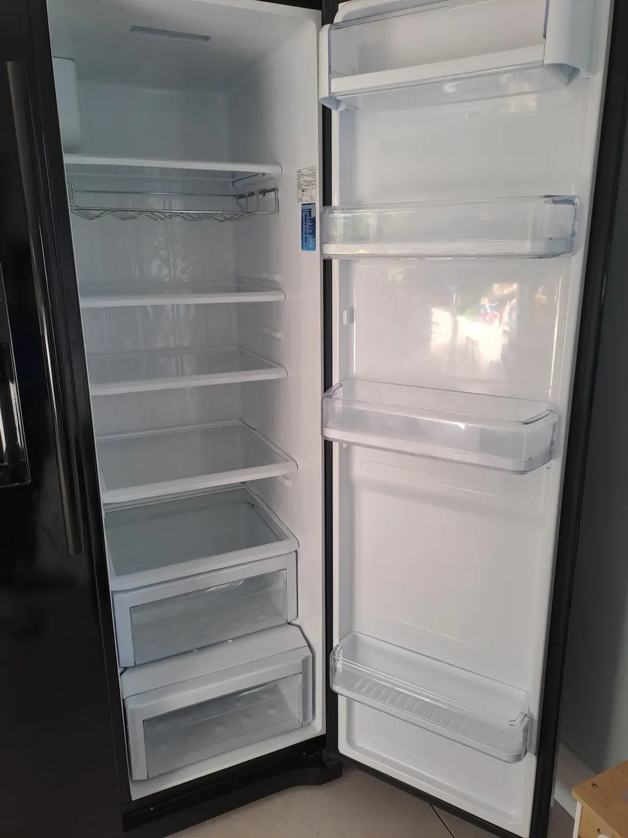 Samsung American Style Fridge Freezer - Image 2