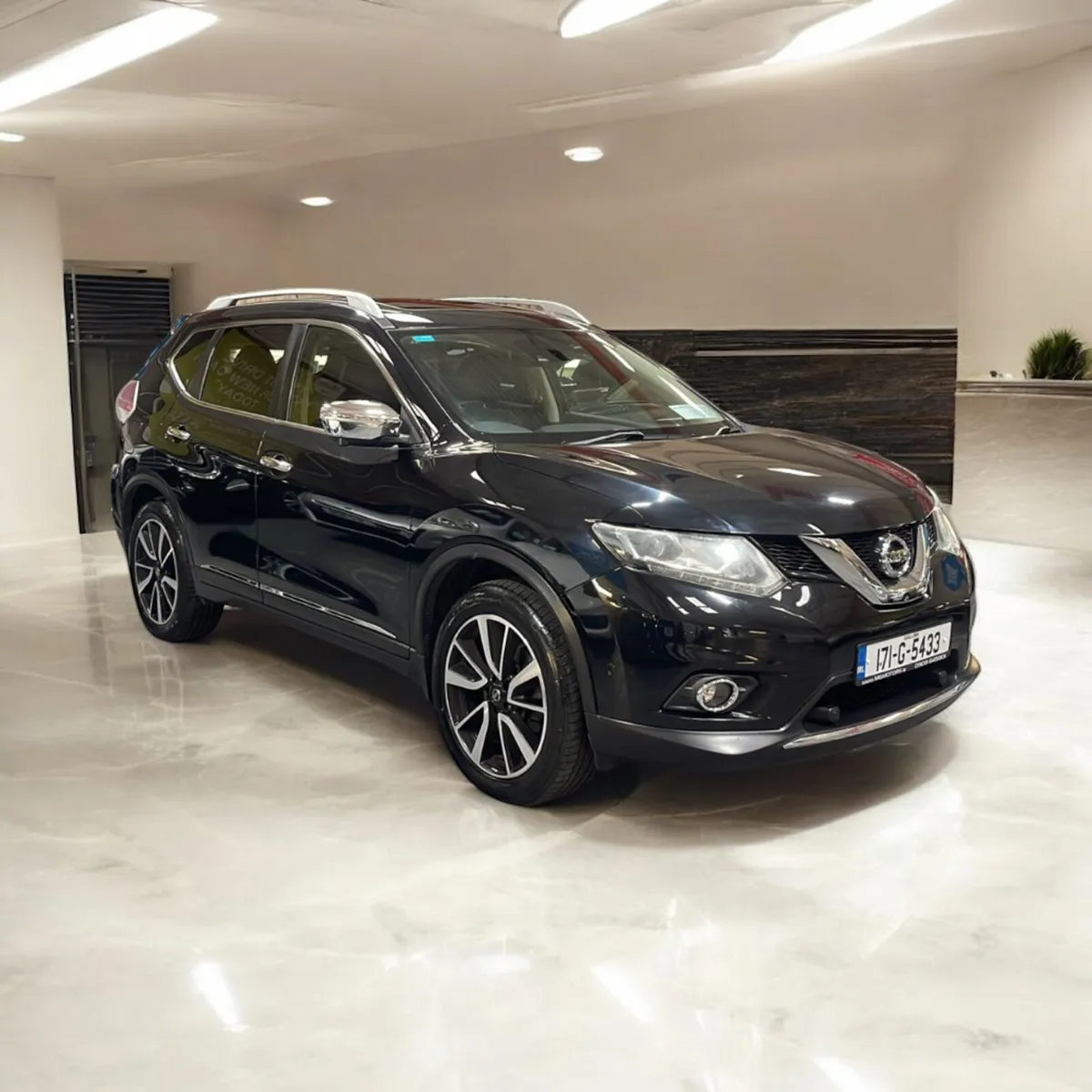 2017 Nissan X-Trail 1.6d SV 7 Seats Design Pack - Image 1