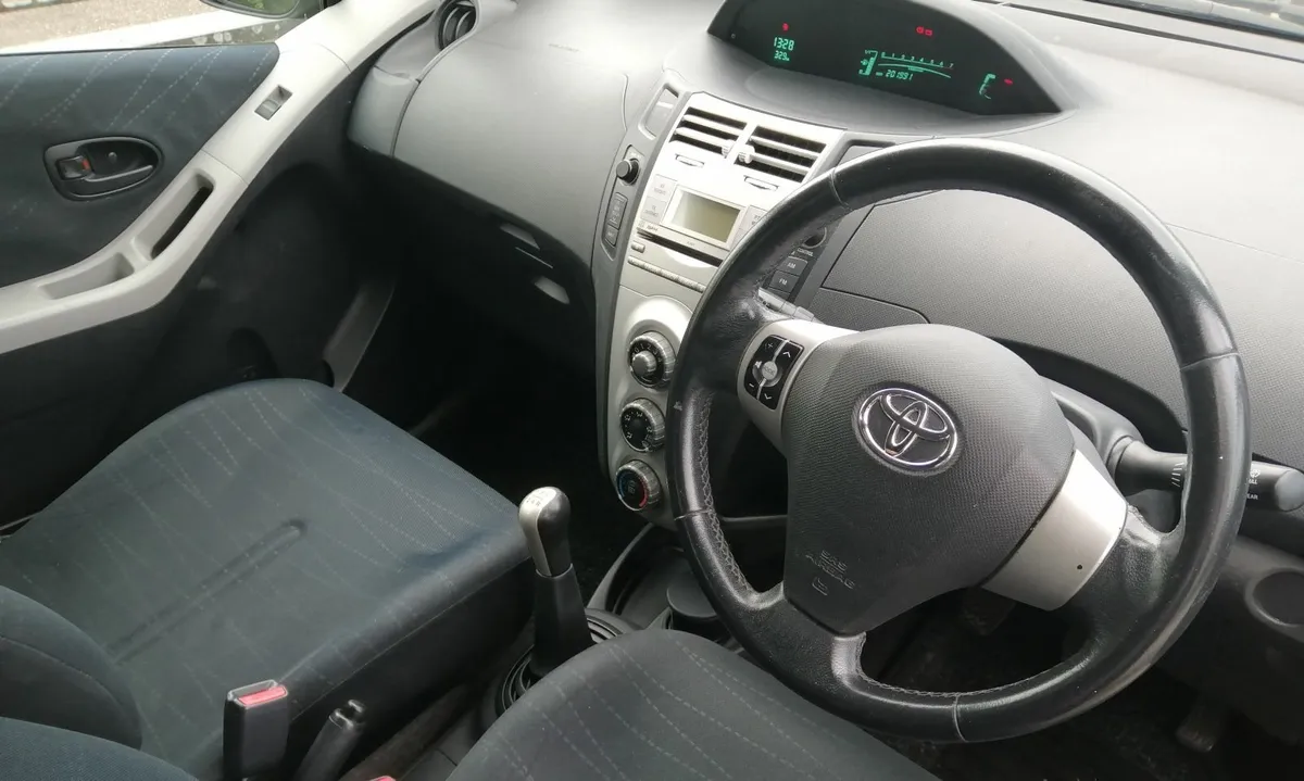 Toyota Yaris 2008 - Image 3