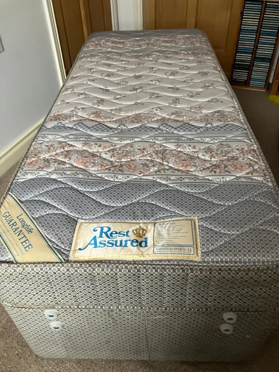 2’6” Divan single bed and mattress - Image 3