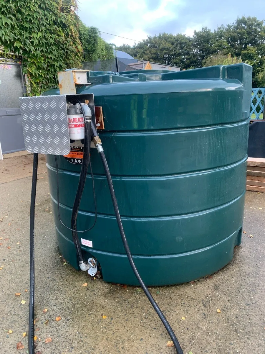 2500lt Carbery plastic oil tank - Image 3