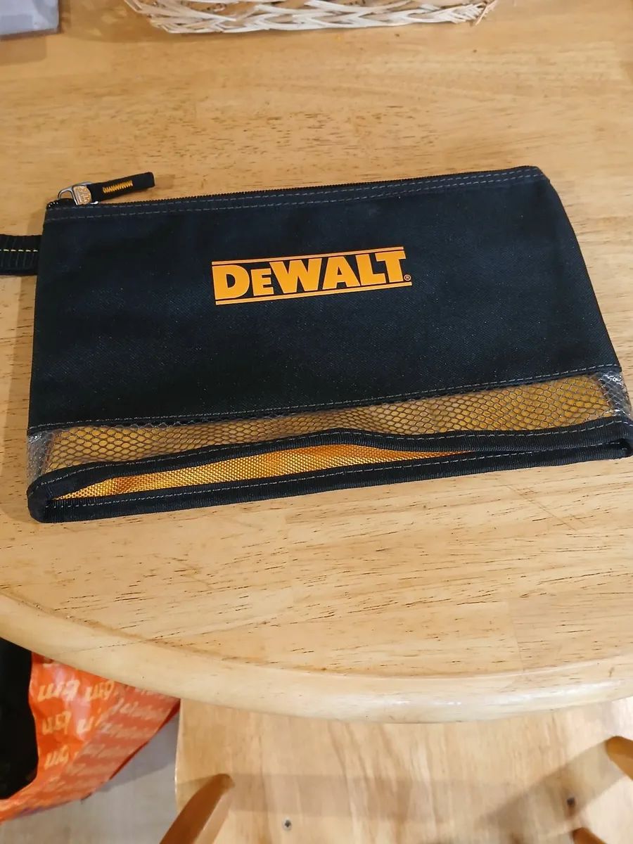 Dewalt zip tool bag - Image 1