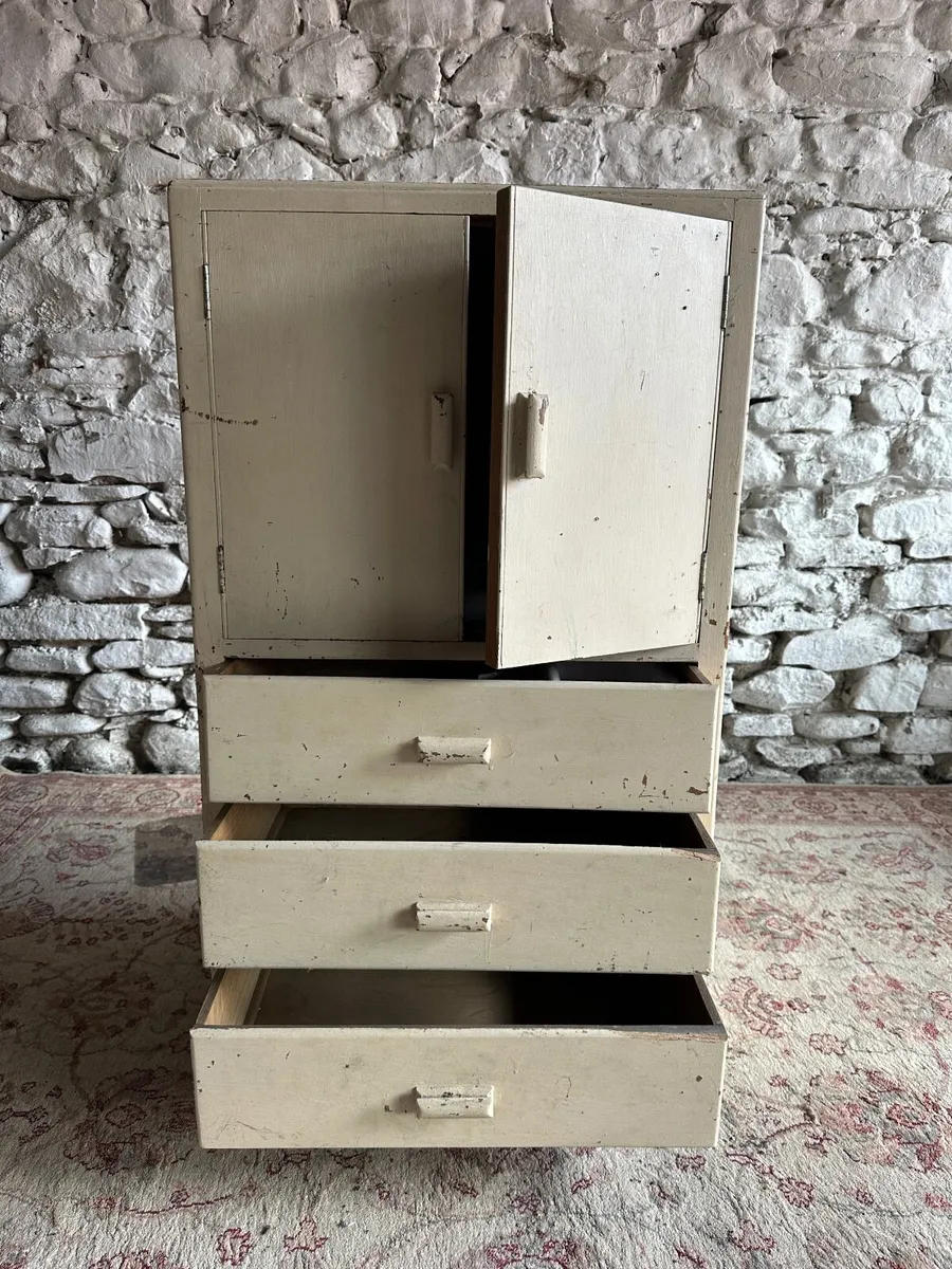 Old kitchen cabinet - Image 2