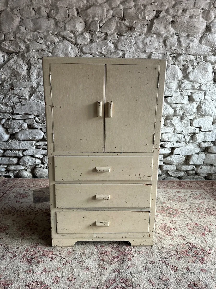 Old kitchen cabinet - Image 1