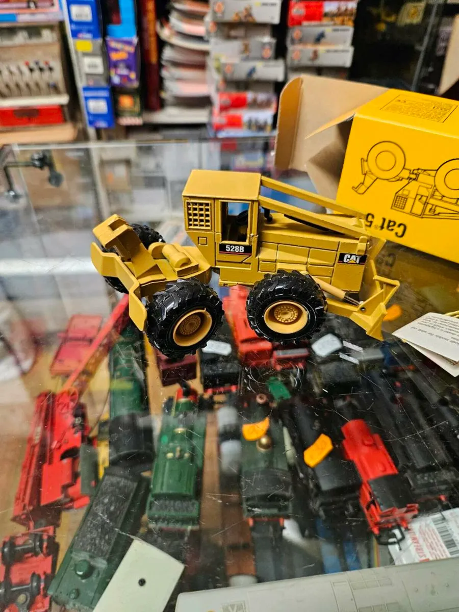 Corgi NZG Caterpillar Log Skidder - Image 2